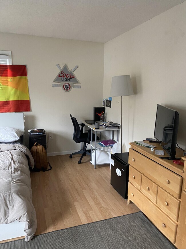 Building Photo - 5 Sunnyside Ave