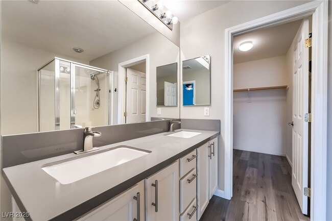 Building Photo - 10667 Mann St