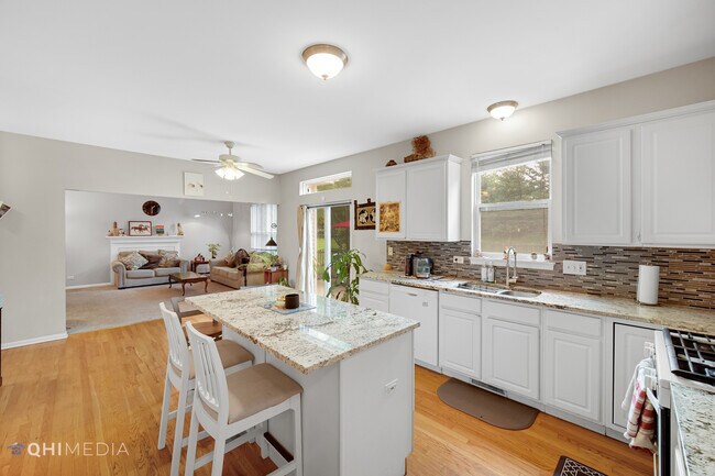 Building Photo - 3569 Charlemaine Dr