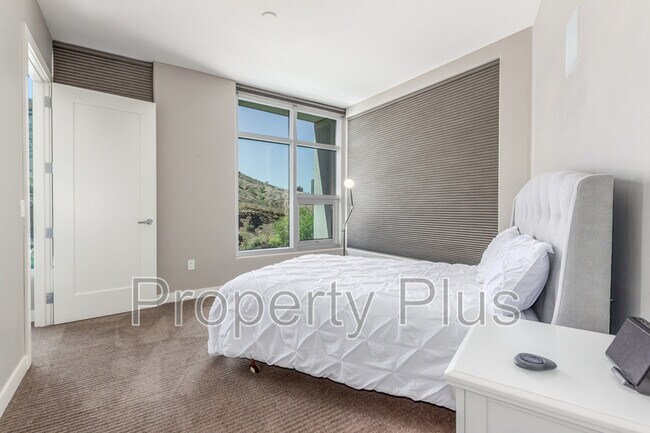 Building Photo - 140 E Rio Salado Pky