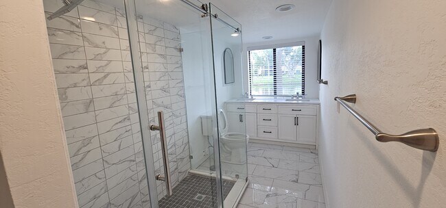 Building Photo - 5220 Landings Blvd