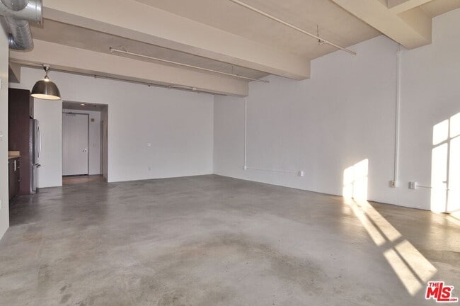 Building Photo - 849 S Broadway
