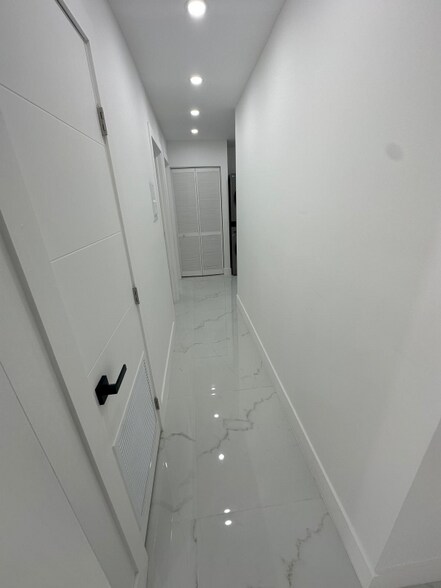 Building Photo - 2175 NE 170th St