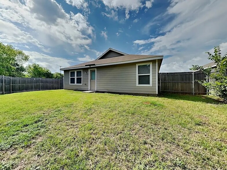 Building Photo - 10645 Sewell Cir