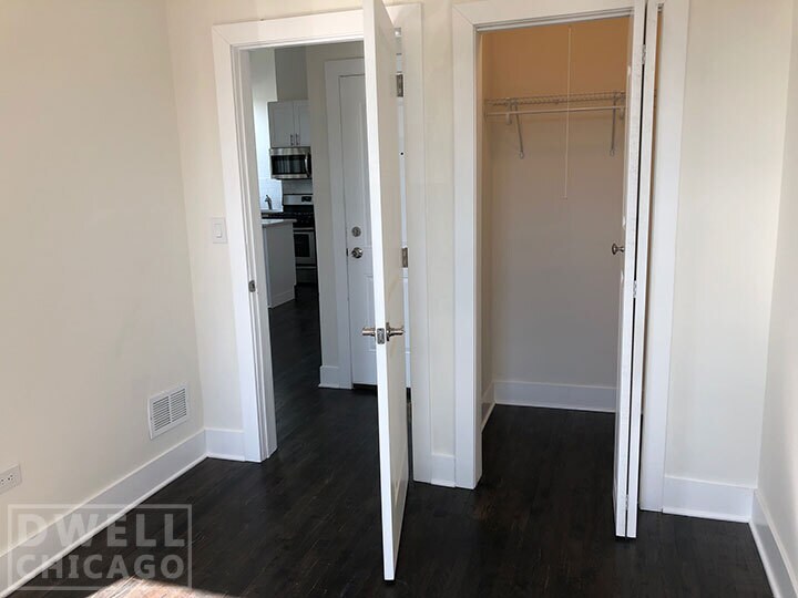 Building Photo - 2362 N Clybourn Ave