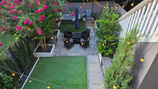 Building Photo - 4045 Spring Cove Dr