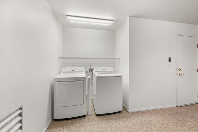 Building Photo - 38786 Brandywine Ave