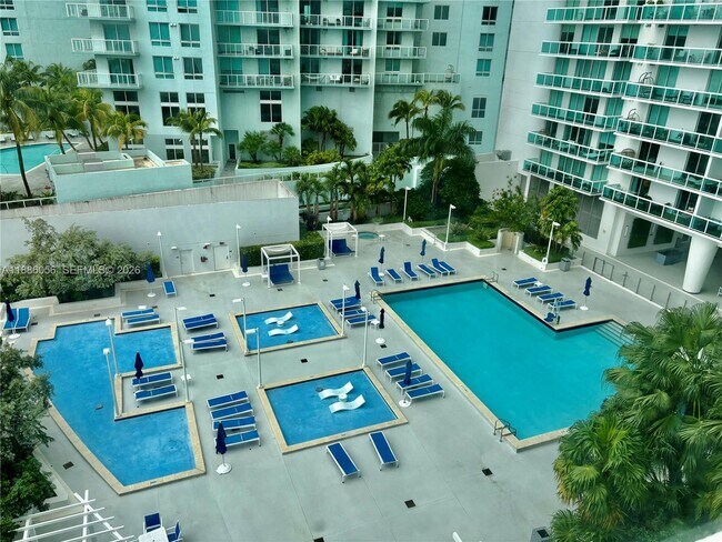 Building Photo - 1800 N Bayshore Dr