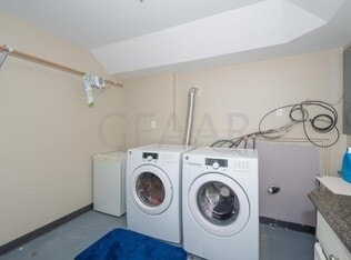 Building Photo - Awesome 5 Bedroom, 3 Bathroom Single Family Home for Rent in EGF