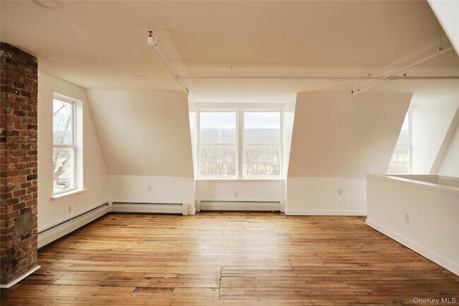 Building Photo - 5728 209
