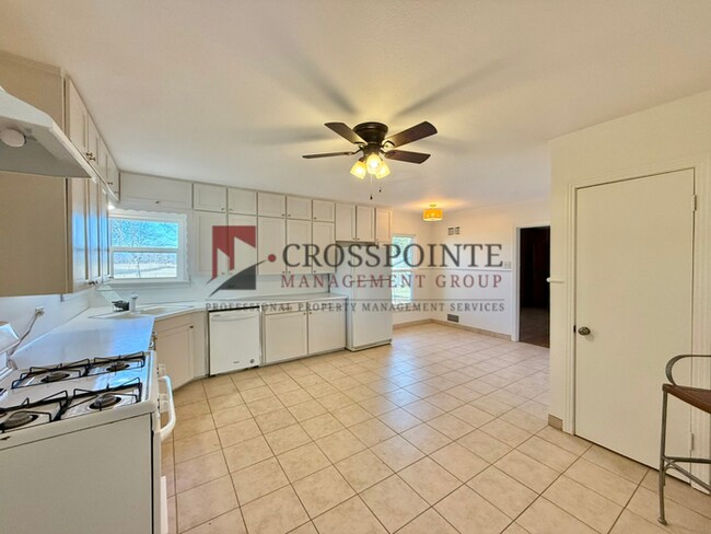 Building Photo - Charming 3 Bedroom, 2 Bathroom Home!