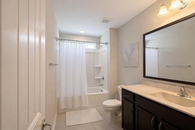 Building Photo - Open concept plan in Savannah Southside - Close to I95