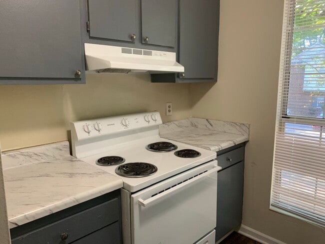 Building Photo - Spacious North Raleigh  Townhouse  *2 brm ...