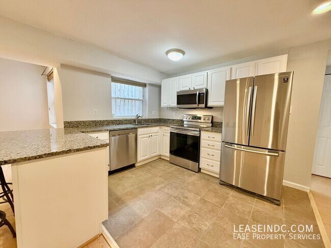 Building Photo - 1020 Fairmont St NW