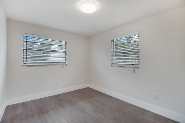 Building Photo - 522 NW 47th Terrace