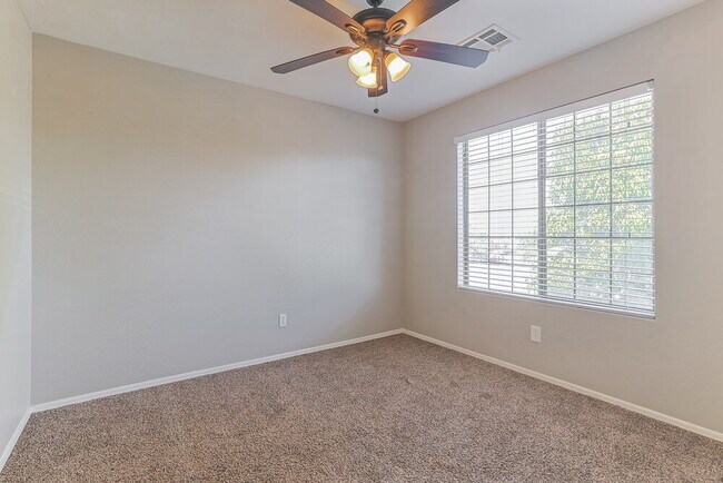 Building Photo - 1465 E Daniella Dr