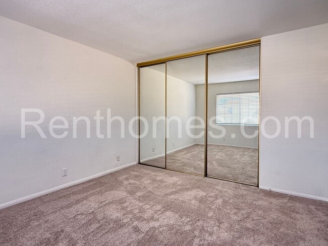 Building Photo - 11858 Caminito Corriente