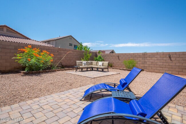 Building Photo - 9017 W Rolling Springs Dr