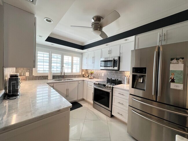 Building Photo - 3212 S Ocean Blvd
