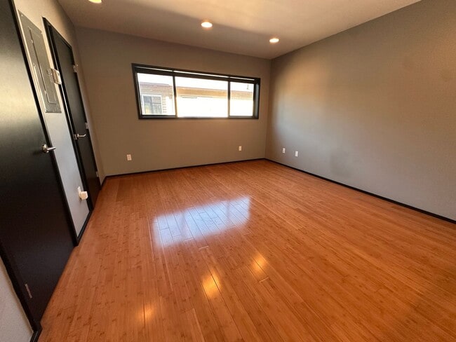 Building Photo - Modern Townhome in Georgetown!  Available ...