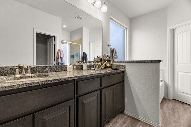 Building Photo - 7312 La Escolara Ranch Rd
