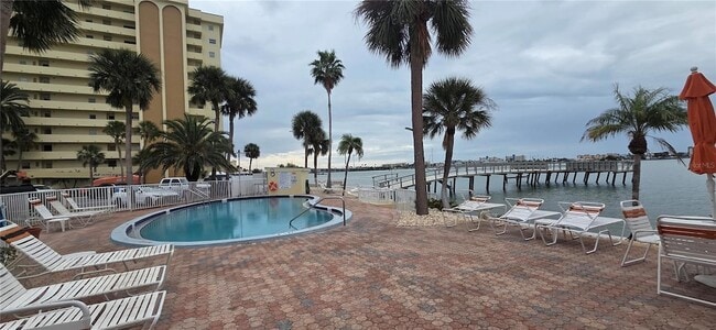 Building Photo - 4550 Cove Cir