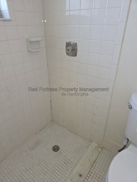 Building Photo - 1049 Ridgeway Dr