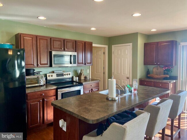 Building Photo - 27 E Imperial Dr