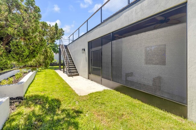 Building Photo - 1707 N Peninsula Ave