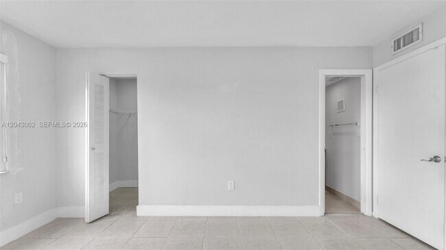 Building Photo - 10755 SW 108th Ave