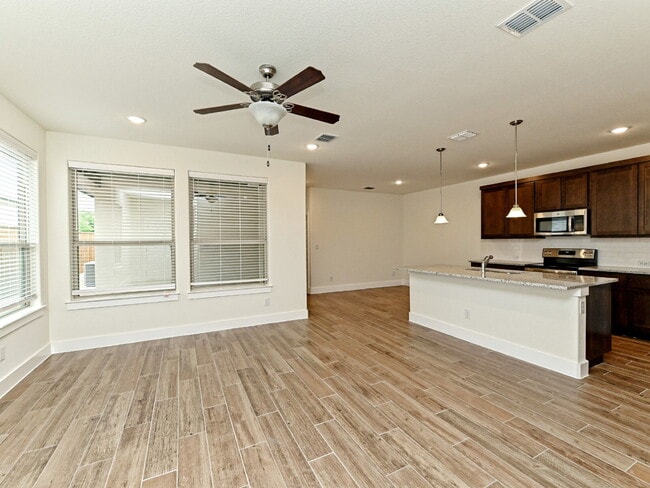 Building Photo - 432 Parkline Dr
