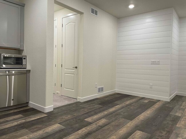 Building Photo - 8781 S Wenatchee Ct