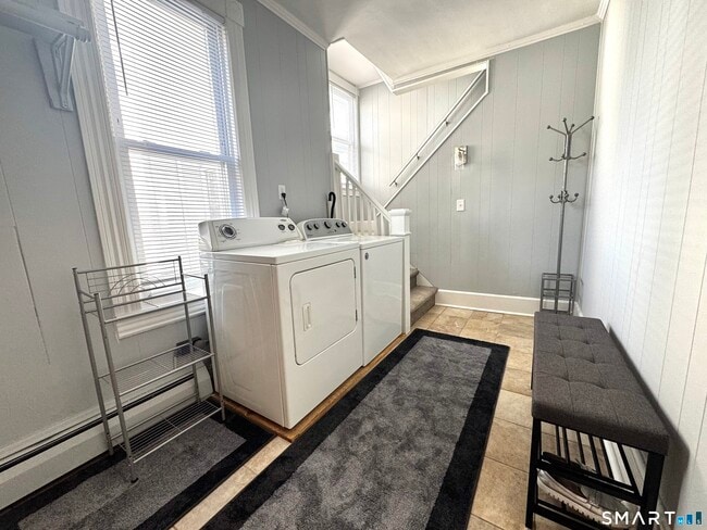 Building Photo - 10 Bayview Ave