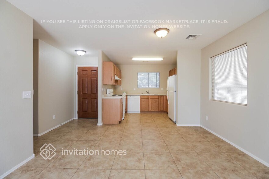 Building Photo - 1715 E Desert Moon Trail