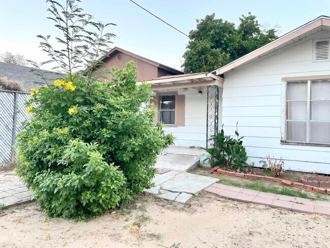 Building Photo - 3211 Galveston St