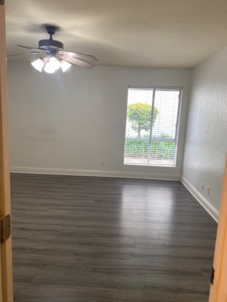 Building Photo - 355 W Sierra Ave