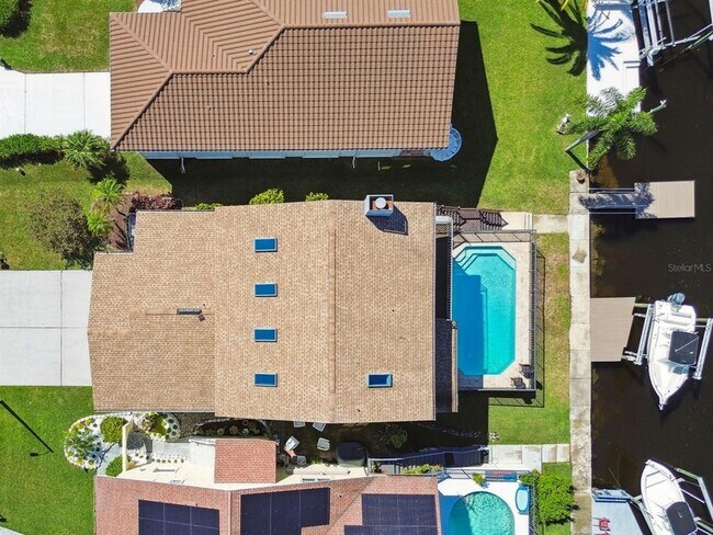 Building Photo - 6241 Bayside Dr
