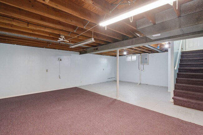 Building Photo - 875 5th Plaza