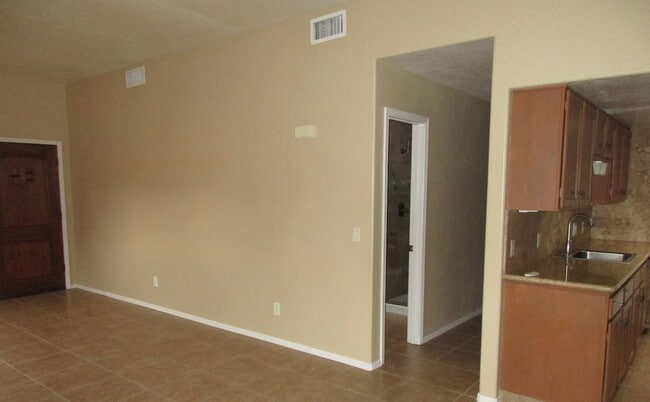 Building Photo - Unfurnished, 1-year long-term rental