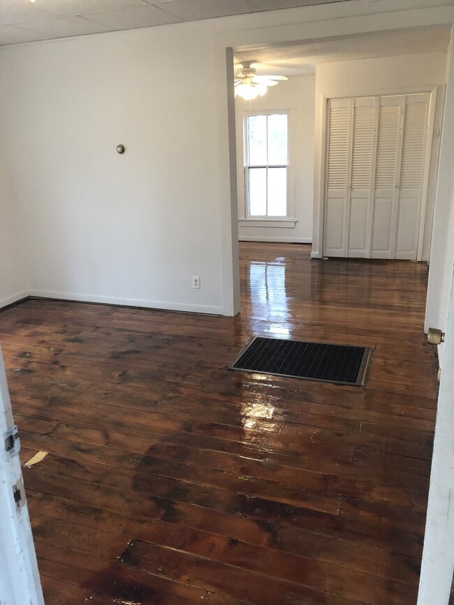 Building Photo - 208 E F St