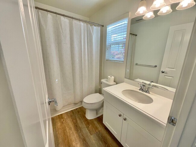 Building Photo - 4 Bedroom 3 Bath, 2 Car garage w/3rd parking stall, Solar panels (RRLLC)