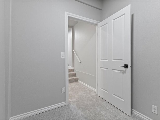 Building Photo - Newly Renovated Beaverton Home with Natura...