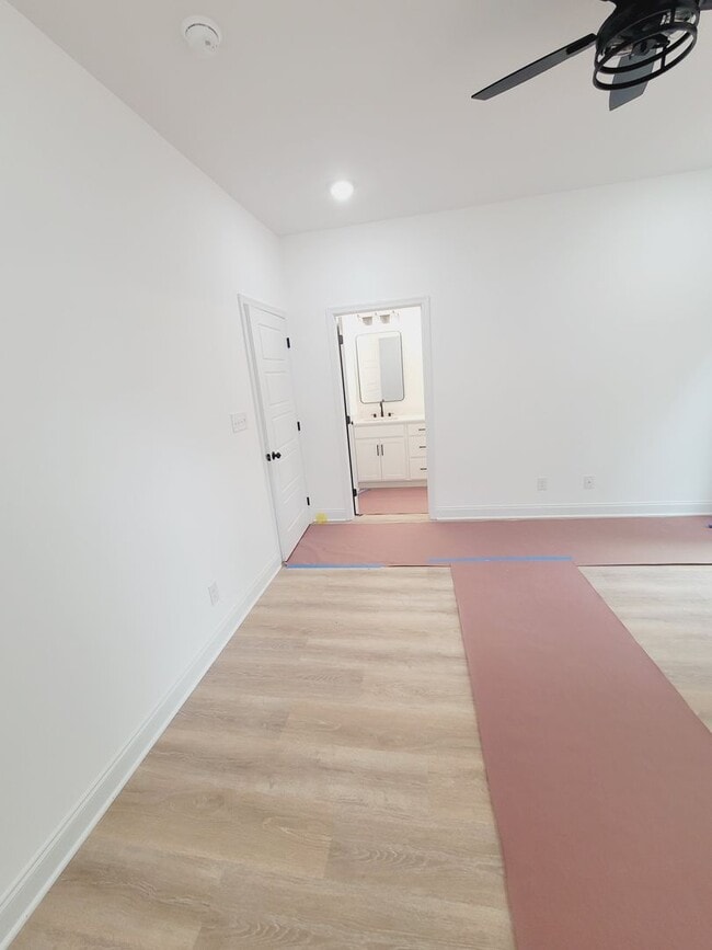 Building Photo - Beautiful new built three-bedroom, two-bat...