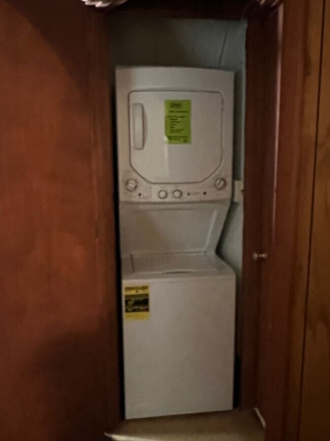 Building Photo - 1202 S Park Ave