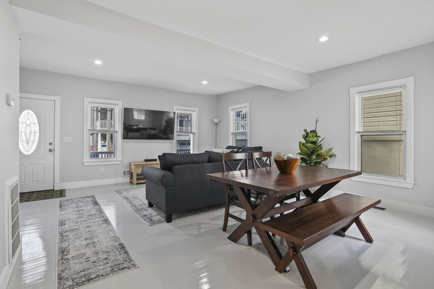 Living / Dining - 14 Center St