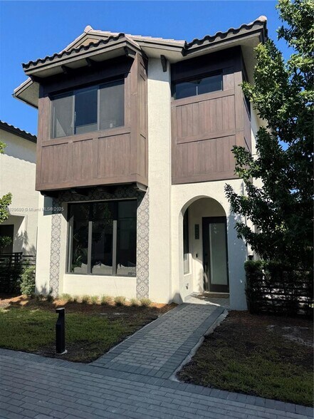 Building Photo - 4482 NW 80th Ave