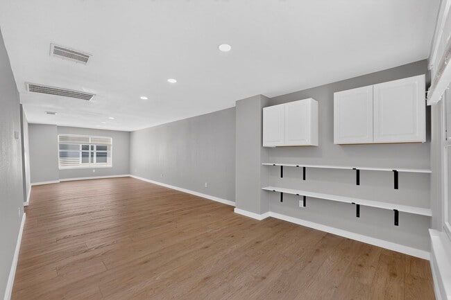 Building Photo - 1410 Thistle Cir