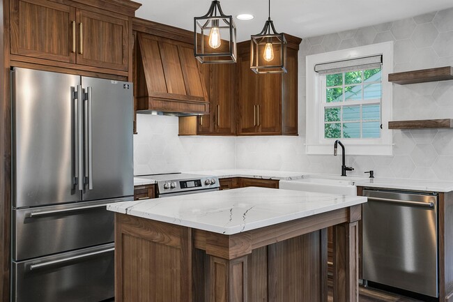 Building Photo - 109 Augusta St