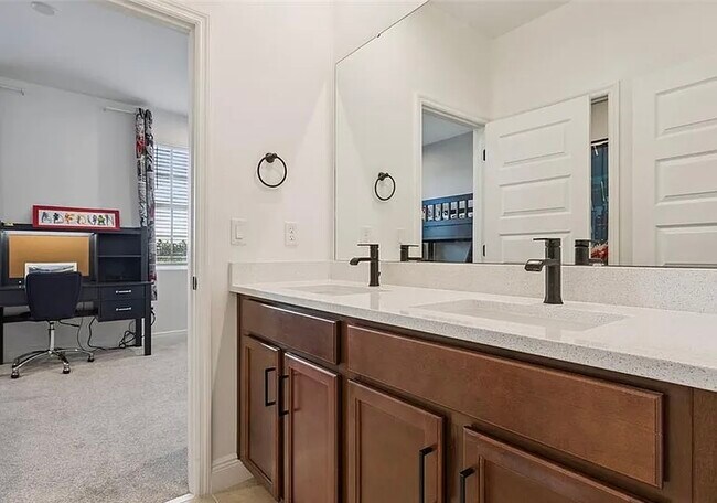 Building Photo - 2340 Woodside Way