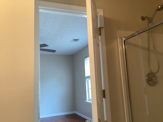 Building Photo - 127 Swanee Ln